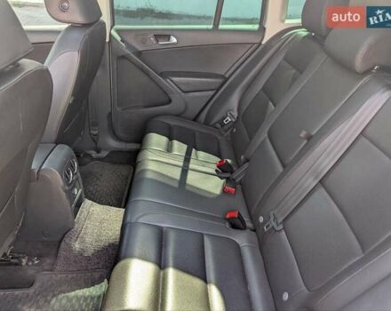 Серый Фольксваген Тигуан, объемом двигателя 1.98 л и пробегом 156 тыс. км за 12200 $, фото 4 на Automoto.ua