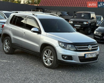 Серый Фольксваген Тигуан, объемом двигателя 1.97 л и пробегом 370 тыс. км за 11400 $, фото 2 на Automoto.ua