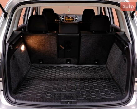 Сірий Фольксваген Тігуан, об'ємом двигуна 2 л та пробігом 170 тис. км за 9900 $, фото 44 на Automoto.ua