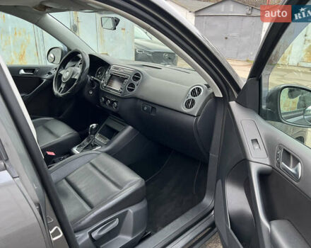 Сірий Фольксваген Тігуан, об'ємом двигуна 2 л та пробігом 224 тис. км за 8999 $, фото 18 на Automoto.ua