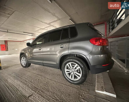 Серый Фольксваген Тигуан, объемом двигателя 1.98 л и пробегом 200 тыс. км за 11999 $, фото 3 на Automoto.ua