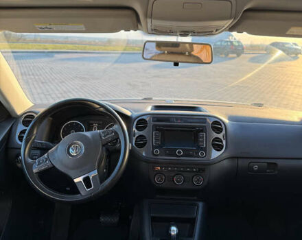 Серый Фольксваген Тигуан, объемом двигателя 2 л и пробегом 125 тыс. км за 14800 $, фото 13 на Automoto.ua