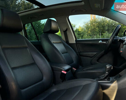 Серый Фольксваген Тигуан, объемом двигателя 2 л и пробегом 195 тыс. км за 10800 $, фото 18 на Automoto.ua