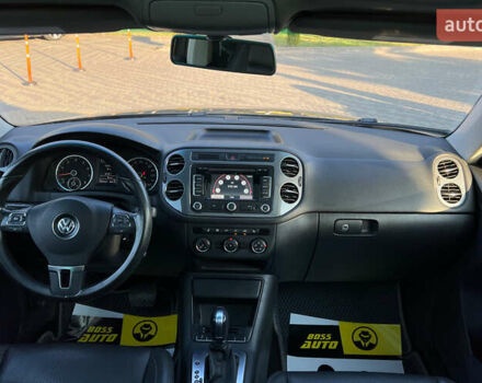 Серый Фольксваген Тигуан, объемом двигателя 2 л и пробегом 195 тыс. км за 10800 $, фото 16 на Automoto.ua