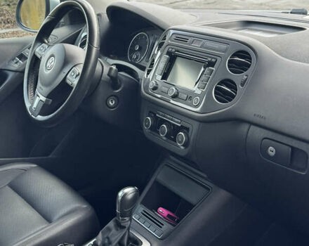 Серый Фольксваген Тигуан, объемом двигателя 1.98 л и пробегом 111 тыс. км за 12700 $, фото 6 на Automoto.ua