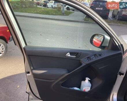 Серый Фольксваген Тигуан, объемом двигателя 1.98 л и пробегом 250 тыс. км за 13200 $, фото 12 на Automoto.ua