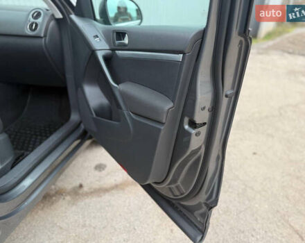 Серый Фольксваген Тигуан, объемом двигателя 1.97 л и пробегом 247 тыс. км за 14500 $, фото 19 на Automoto.ua