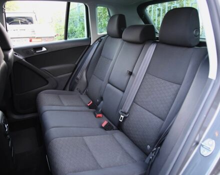 Сірий Фольксваген Тігуан, об'ємом двигуна 2 л та пробігом 129 тис. км за 11600 $, фото 7 на Automoto.ua