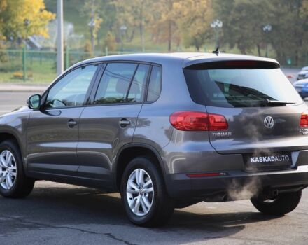 Сірий Фольксваген Тігуан, об'ємом двигуна 2 л та пробігом 129 тис. км за 11600 $, фото 3 на Automoto.ua