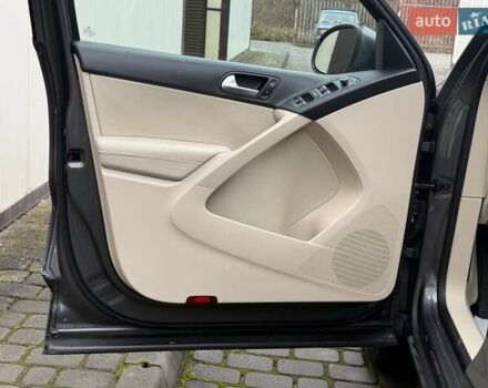 Серый Фольксваген Тигуан, объемом двигателя 1.98 л и пробегом 227 тыс. км за 10950 $, фото 49 на Automoto.ua