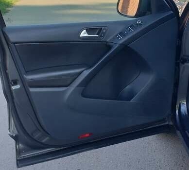 Сірий Фольксваген Тігуан, об'ємом двигуна 1.98 л та пробігом 227 тис. км за 11500 $, фото 19 на Automoto.ua