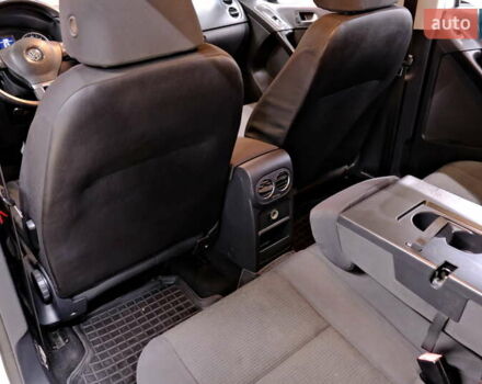 Сірий Фольксваген Тігуан, об'ємом двигуна 2 л та пробігом 170 тис. км за 9900 $, фото 31 на Automoto.ua