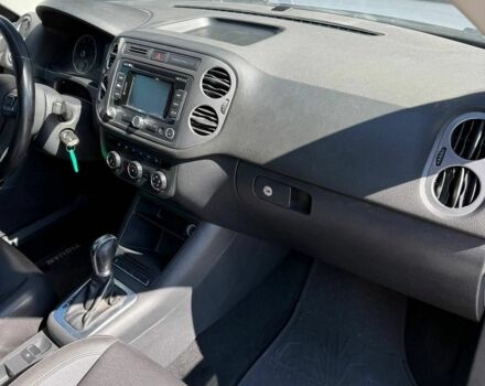 Серый Фольксваген Тигуан, объемом двигателя 2 л и пробегом 215 тыс. км за 9700 $, фото 16 на Automoto.ua