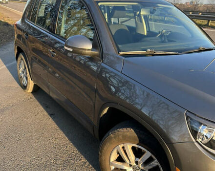 Серый Фольксваген Тигуан, объемом двигателя 1.98 л и пробегом 220 тыс. км за 11000 $, фото 27 на Automoto.ua