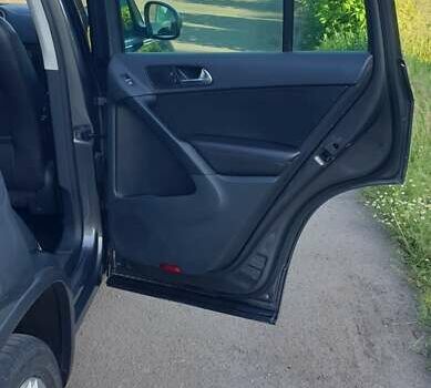 Сірий Фольксваген Тігуан, об'ємом двигуна 1.98 л та пробігом 227 тис. км за 11500 $, фото 21 на Automoto.ua