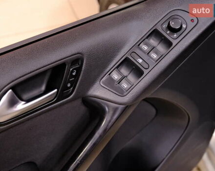 Сірий Фольксваген Тігуан, об'ємом двигуна 2 л та пробігом 170 тис. км за 9900 $, фото 24 на Automoto.ua