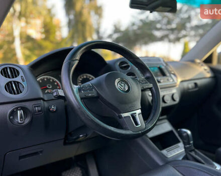 Серый Фольксваген Тигуан, объемом двигателя 2 л и пробегом 195 тыс. км за 10800 $, фото 9 на Automoto.ua