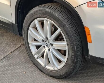 Серый Фольксваген Тигуан, объемом двигателя 2 л и пробегом 184 тыс. км за 10990 $, фото 5 на Automoto.ua