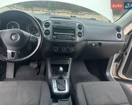 Сірий Фольксваген Тігуан, об'ємом двигуна 2 л та пробігом 255 тис. км за 9600 $, фото 13 на Automoto.ua