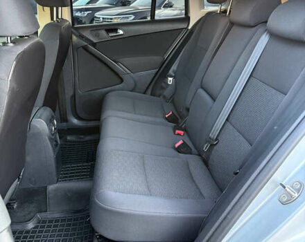 Серый Фольксваген Тигуан, объемом двигателя 1.97 л и пробегом 370 тыс. км за 11400 $, фото 6 на Automoto.ua