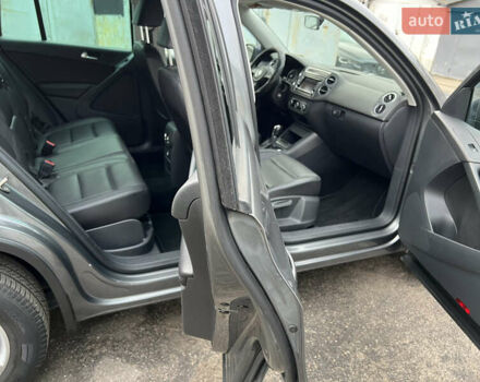 Сірий Фольксваген Тігуан, об'ємом двигуна 2 л та пробігом 224 тис. км за 8999 $, фото 23 на Automoto.ua