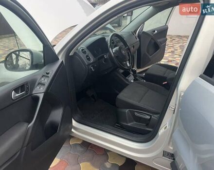 Сірий Фольксваген Тігуан, об'ємом двигуна 2 л та пробігом 255 тис. км за 9600 $, фото 12 на Automoto.ua