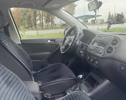 Сірий Фольксваген Тігуан, об'ємом двигуна 1.98 л та пробігом 243 тис. км за 10000 $, фото 12 на Automoto.ua