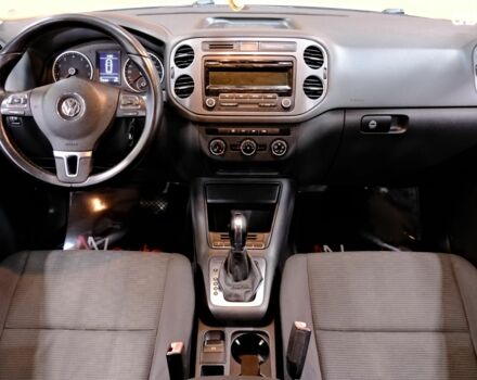 Серый Фольксваген Тигуан, объемом двигателя 2 л и пробегом 170 тыс. км за 9900 $, фото 6 на Automoto.ua