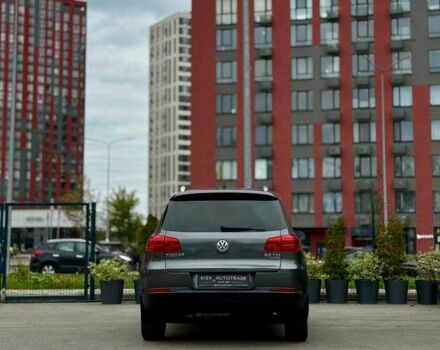 Сірий Фольксваген Тігуан, об'ємом двигуна 2 л та пробігом 186 тис. км за 14500 $, фото 2 на Automoto.ua