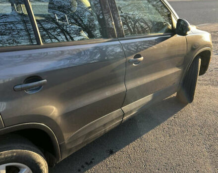 Серый Фольксваген Тигуан, объемом двигателя 1.98 л и пробегом 220 тыс. км за 11000 $, фото 33 на Automoto.ua