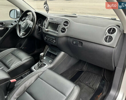 Серый Фольксваген Тигуан, объемом двигателя 2 л и пробегом 216 тыс. км за 10999 $, фото 28 на Automoto.ua