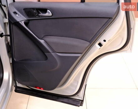 Сірий Фольксваген Тігуан, об'ємом двигуна 2 л та пробігом 170 тис. км за 9900 $, фото 33 на Automoto.ua