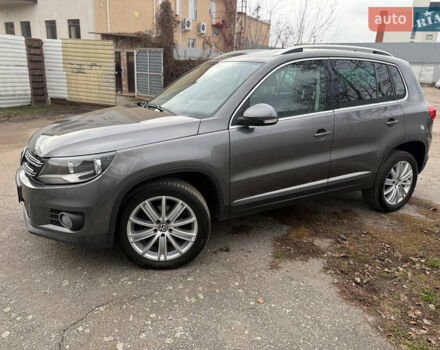 Серый Фольксваген Тигуан, объемом двигателя 1.97 л и пробегом 247 тыс. км за 14500 $, фото 2 на Automoto.ua