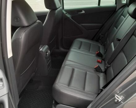 Сірий Фольксваген Тігуан, об'ємом двигуна 2 л та пробігом 204 тис. км за 11500 $, фото 6 на Automoto.ua