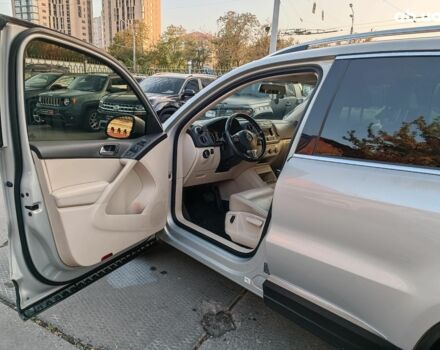 Серый Фольксваген Тигуан, объемом двигателя 2 л и пробегом 184 тыс. км за 10990 $, фото 17 на Automoto.ua