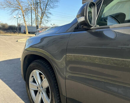 Серый Фольксваген Тигуан, объемом двигателя 1.97 л и пробегом 240 тыс. км за 15600 $, фото 4 на Automoto.ua