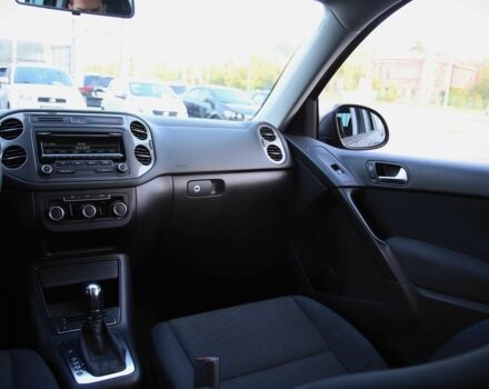 Сірий Фольксваген Тігуан, об'ємом двигуна 2 л та пробігом 129 тис. км за 11600 $, фото 13 на Automoto.ua