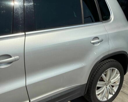 Серый Фольксваген Тигуан, объемом двигателя 2 л и пробегом 215 тыс. км за 9700 $, фото 4 на Automoto.ua