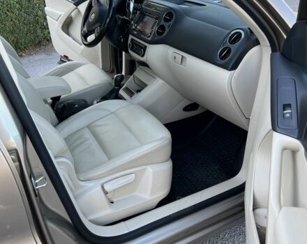 Сірий Фольксваген Тігуан, об'ємом двигуна 2 л та пробігом 245 тис. км за 17666 $, фото 6 на Automoto.ua