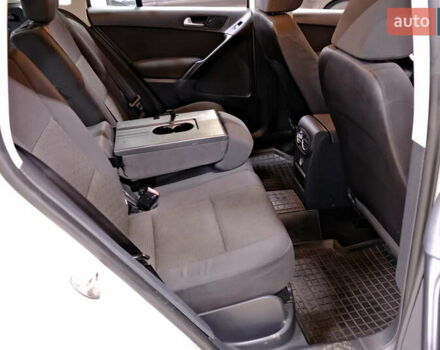 Сірий Фольксваген Тігуан, об'ємом двигуна 2 л та пробігом 170 тис. км за 9900 $, фото 34 на Automoto.ua