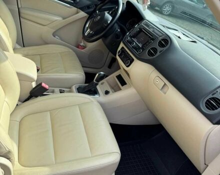 Серый Фольксваген Тигуан, объемом двигателя 2 л и пробегом 290 тыс. км за 9200 $, фото 13 на Automoto.ua