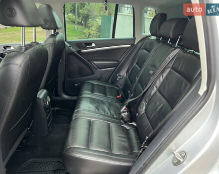 Серый Фольксваген Тигуан, объемом двигателя 2 л и пробегом 216 тыс. км за 10999 $, фото 24 на Automoto.ua