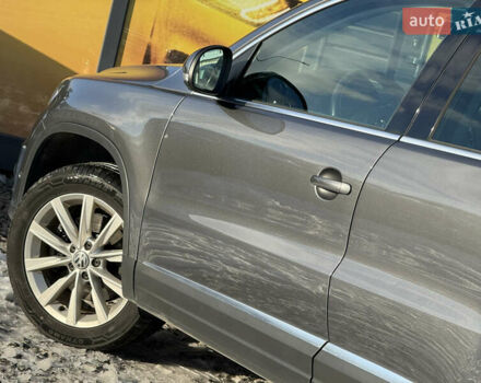 Серый Фольксваген Тигуан, объемом двигателя 2 л и пробегом 205 тыс. км за 15500 $, фото 16 на Automoto.ua