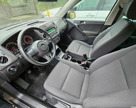 Серый Фольксваген Тигуан, объемом двигателя 1.4 л и пробегом 100 тыс. км за 8000 $, фото 6 на Automoto.ua