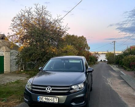 Сірий Фольксваген Тігуан, об'ємом двигуна 2 л та пробігом 170 тис. км за 12500 $, фото 2 на Automoto.ua