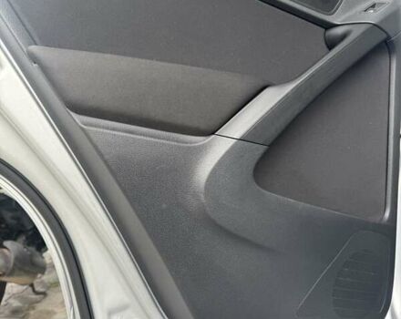 Сірий Фольксваген Тігуан, об'ємом двигуна 1.98 л та пробігом 243 тис. км за 10000 $, фото 17 на Automoto.ua