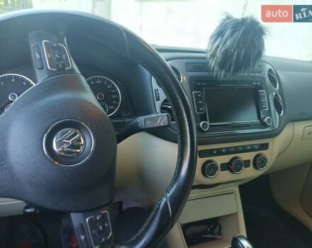 Сірий Фольксваген Тігуан, об'ємом двигуна 2 л та пробігом 150 тис. км за 11000 $, фото 1 на Automoto.ua