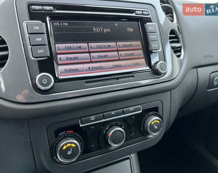 Сірий Фольксваген Тігуан, об'ємом двигуна 2 л та пробігом 224 тис. км за 8999 $, фото 32 на Automoto.ua