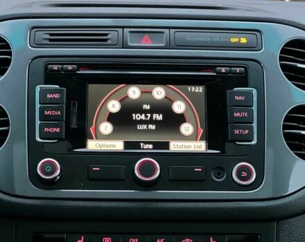 Серый Фольксваген Тигуан, объемом двигателя 2 л и пробегом 195 тыс. км за 10800 $, фото 13 на Automoto.ua