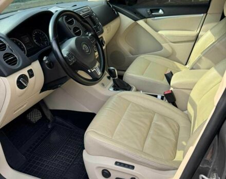 Серый Фольксваген Тигуан, объемом двигателя 2 л и пробегом 290 тыс. км за 9200 $, фото 12 на Automoto.ua